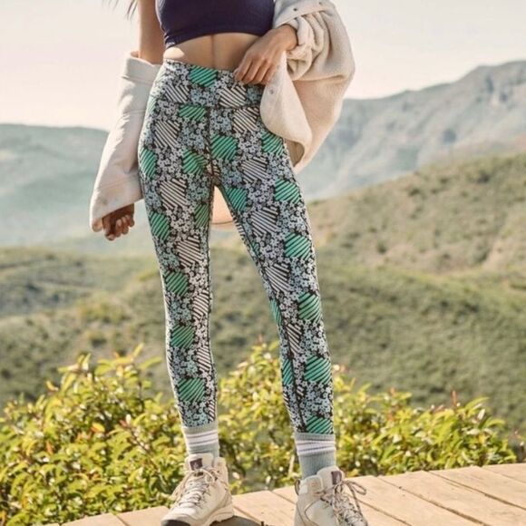 New People Movement Under Control leggings size XS
NWT
Brand new - Picture 2 of 7